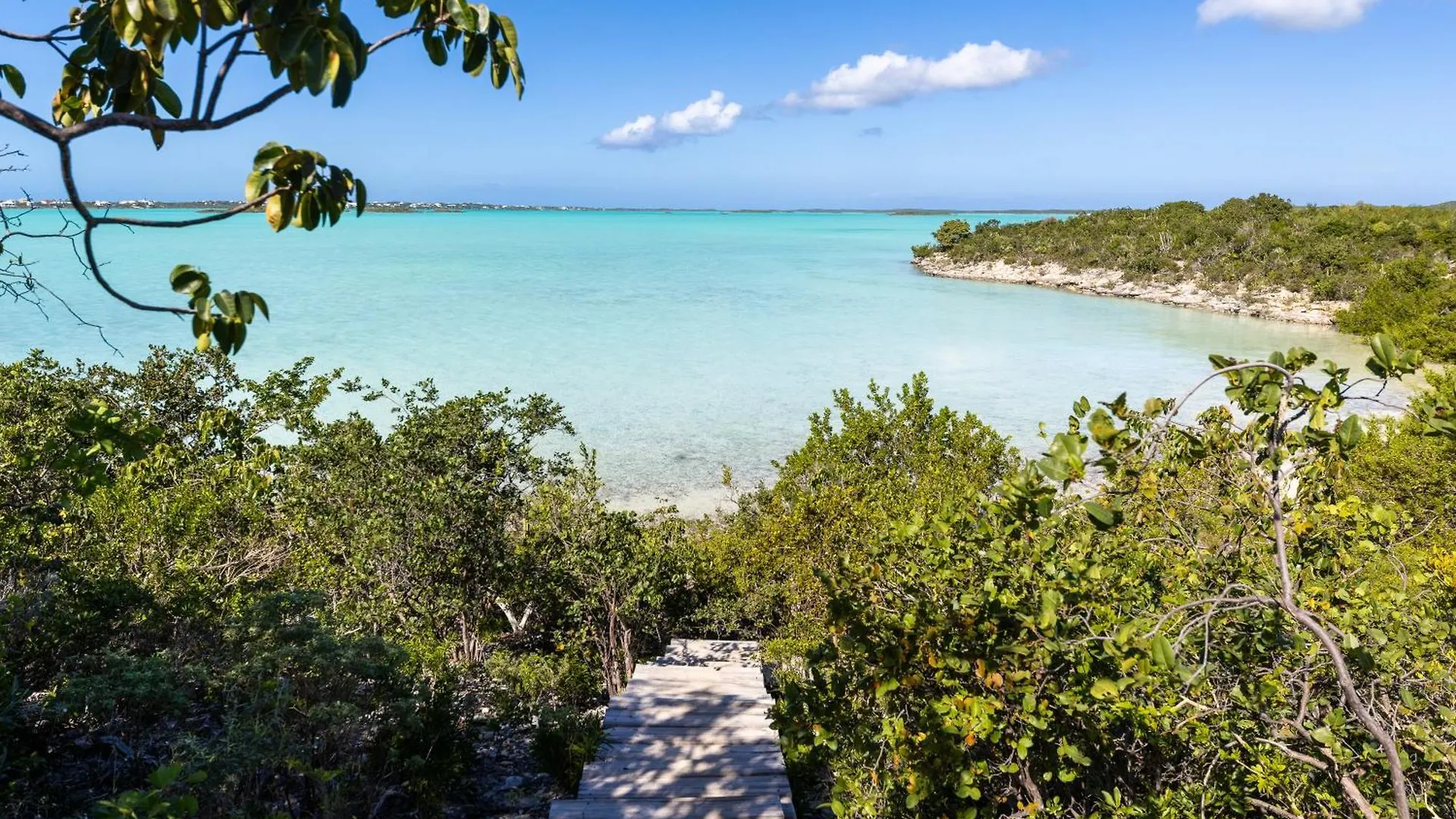 Waterside Home, Shaded Whirlpool Spa, Outdoor Dining, Smart Tv, Amazon Prime Five Cays Settlement